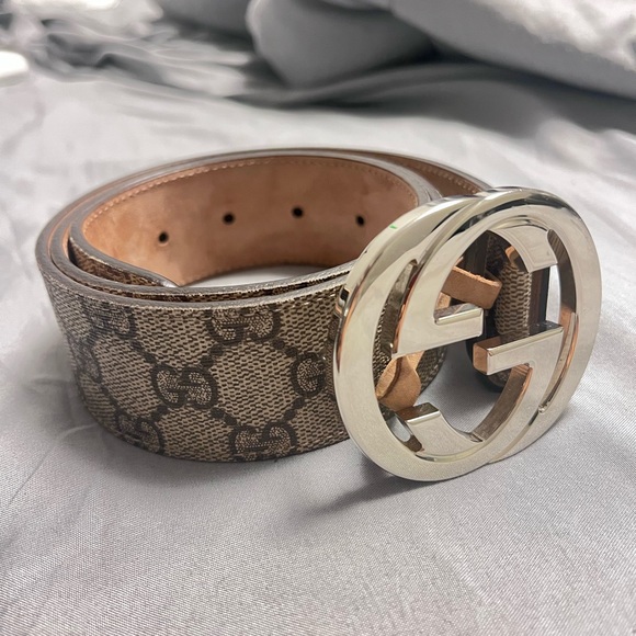 Big buckle brown canvas Gucci belt, mildly used still in mint condition. - Picture 4 of 4